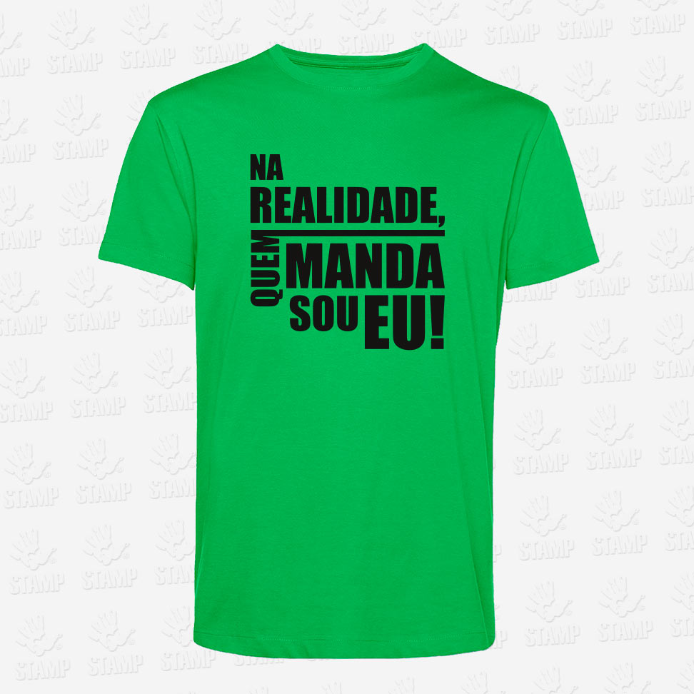 T-shirt – QUEM MANDA – NA REALIDADE – STAMP – Loja Online